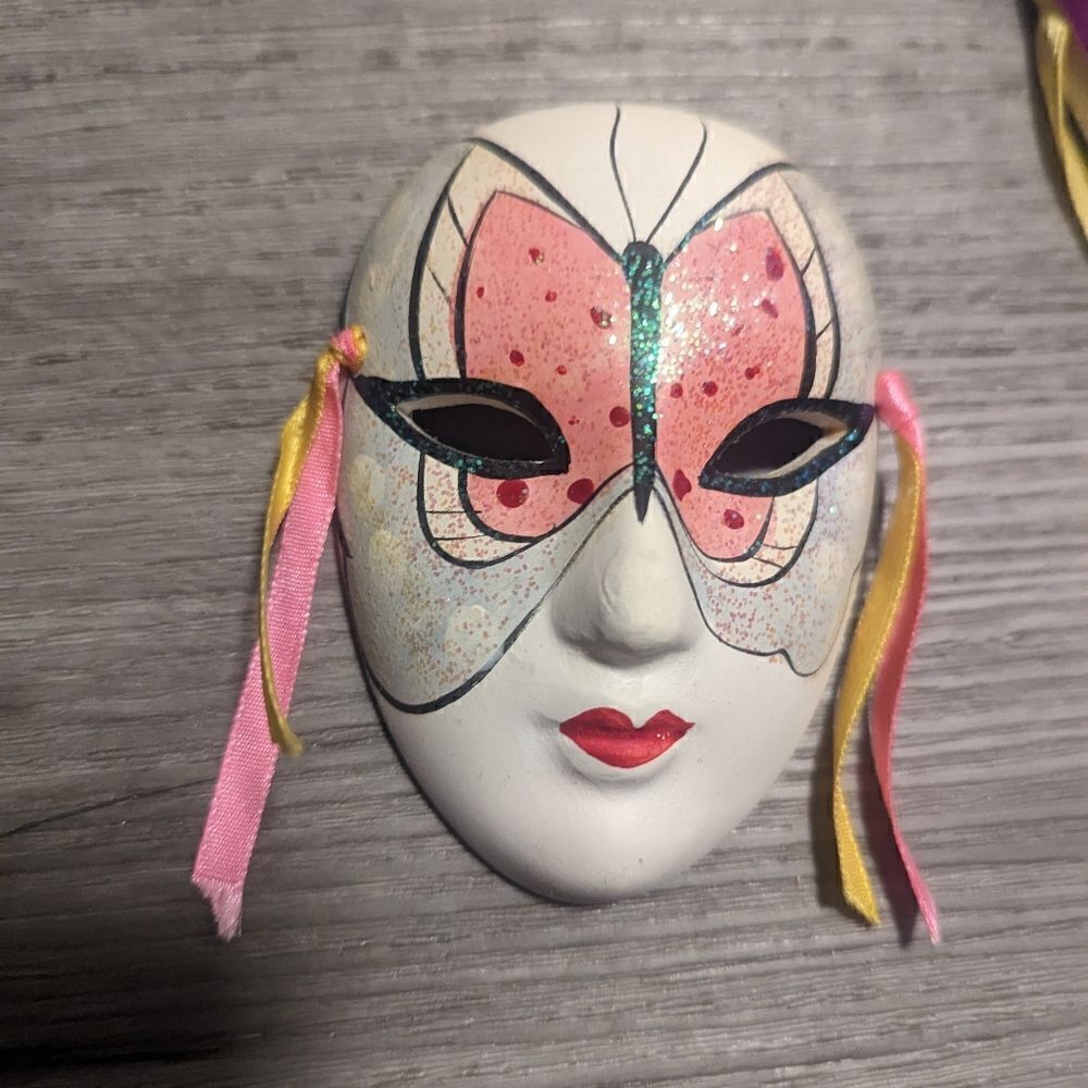 lot #101 Handmade Set of 2 Ceramic Vintage Glitter Mardi Gras Wall Decor Mask - Picture 4 of 6